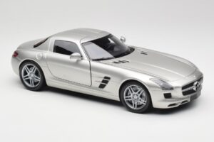 Mercedes SLS AMG C197 Matt Plata Minichamps 1:18 100039029 Metal - imagen 6 de 8