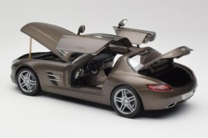 Mercedes SLS AMG C197 Monza Gris Minichamps 1:18 B66960044 Metal - imagen 5 de 8