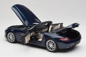 Mercedes SLS AMG R197 Roadster South Seas Azul Minichamps 1:18 100039031 Metal - imagen 5 de 8