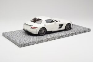 Mercedes Brabus SLS AMG 700 Biturbo Pearl Blanco Minichamps 1:18 107032020 Metal - imagen 2 de 6