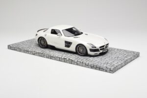 Mercedes Brabus SLS AMG 700 Biturbo Pearl Blanco Minichamps 1:18 107032020 Metal - imagen 4 de 6