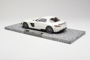 Mercedes Brabus SLS AMG 700 Biturbo Pearl Blanco Minichamps 1:18 107032020 Metal - imagen 5 de 6