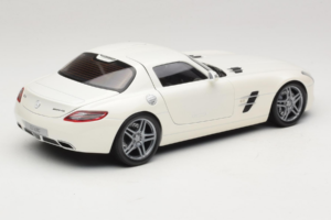 Mercedes SLS AMG Designo Mystic White Museum Edition Minichamps 1:18 B66055551 Metal - imagen 3 de 8