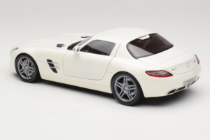 Mercedes SLS AMG Designo Mystic White Museum Edition Minichamps 1:18 B66055551 Metal - imagen 7 de 8
