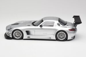 Mercedes SLS AMG GT3 C197 Street Plata Minichamps 1:18 151113100 Metal - imagen 3 de 6