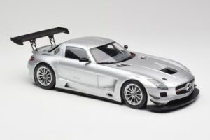 Mercedes SLS AMG GT3 C197 Street Plata Minichamps 1:18 151113100 Metal - imagen 4 de 6