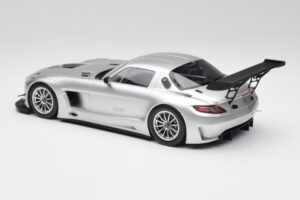 Mercedes SLS AMG GT3 C197 Street Plata Minichamps 1:18 151113100 Metal - imagen 5 de 6