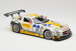 Mercedes SLS AMG GT3 #21 Rowe Racing M. Hartung / N. Heyer ADAC 24 Hours Nurburgring 2013 Minichamps 1:18 151133121 Metal - imagen 4 de 6