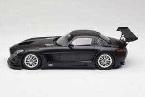 Mercedes SLS AMG GT3 C197 Street Mate Negro Minichamps 1:18 151113101 Metal - imagen 3 de 6