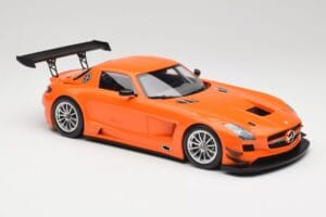 Mercedes SLS AMG GT3 C197 Street Naranja Minichamps 1:18 151113105 Metal - imagen 4 de 6