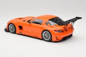 Mercedes SLS AMG GT3 C197 Street Naranja Minichamps 1:18 151113105 Metal - imagen 5 de 6