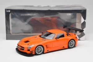 Mercedes SLS AMG GT3 C197 Street Naranja Minichamps 1:18 151113105 Metal - imagen 6 de 6
