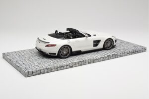 Mercedes Brabus SLS AMG 700 Biturbo Roadster Pearl Blanco Minichamps 1:18 107032130 Metal - imagen 2 de 6