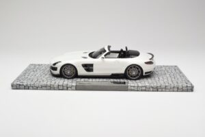 Mercedes Brabus SLS AMG 700 Biturbo Roadster Pearl Blanco Minichamps 1:18 107032130 Metal - imagen 3 de 6