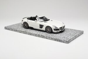 Mercedes Brabus SLS AMG 700 Biturbo Roadster Pearl Blanco Minichamps 1:18 107032130 Metal - imagen 4 de 6