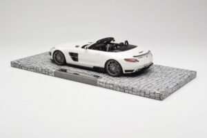 Mercedes Brabus SLS AMG 700 Biturbo Roadster Pearl Blanco Minichamps 1:18 107032130 Metal - imagen 5 de 6