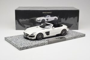 Mercedes Brabus SLS AMG 700 Biturbo Roadster Pearl Blanco Minichamps 1:18 107032130 Metal - imagen 6 de 6