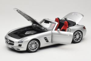 Mercedes SLS AMG Roadster Iridium Plata Minichamps 1:18 B66960078 Metal - imagen 2 de 8