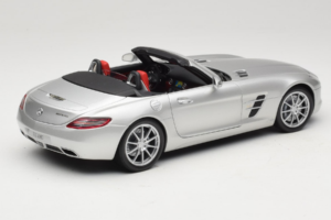 Mercedes SLS AMG Roadster Iridium Plata Minichamps 1:18 B66960078 Metal - imagen 3 de 8