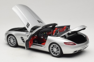 Mercedes SLS AMG Roadster Iridium Plata Minichamps 1:18 B66960078 Metal - imagen 5 de 8