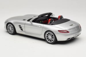 Mercedes SLS AMG Roadster Iridium Plata Minichamps 1:18 B66960078 Metal - imagen 7 de 8