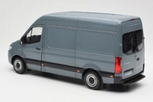 Mercedes Sprinter W907 Azul Gris Norev 1:18 183423 Metal - imagen 6 de 7