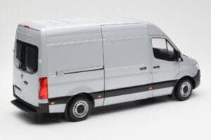 Mercedes Sprinter W907 Plata Norev 1:18 183424 Metal - imagen 3 de 8
