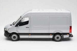 Mercedes Sprinter W907 Plata Norev 1:18 183424 Metal - imagen 4 de 8