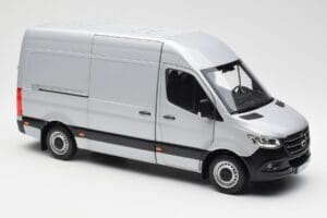 Mercedes Sprinter W907 Plata Norev 1:18 183424 Metal - imagen 6 de 8