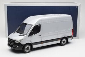 Mercedes Sprinter W907 Plata Norev 1:18 183424 Metal - imagen 8 de 8