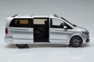 Mercedes V-Class V260 AMG Line Plata Norev 1:18 183871 Metal - imagen 4 de 10