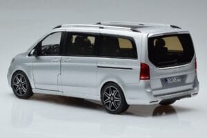Mercedes V-Class V260 AMG Line Plata Norev 1:18 183871 Metal - imagen 7 de 10