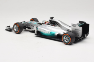 Mercedes W05 #44 L. Hamilton Mercedes AMG Petronas Malaysian Grand Prix Winner 2014 Minichamps 1:18 110140144 Metal - imagen 5 de 7