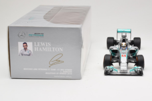 Mercedes W05 #44 L. Hamilton Mercedes AMG Petronas Malaysian Grand Prix Winner 2014 Minichamps 1:18 110140144 Metal - imagen 6 de 7