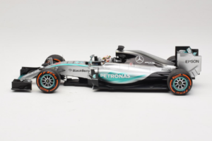 Mercedes W06 #44 L. Hamilton Mercedes AMG Petronas Japanese Grand Prix Winner 2015 Minichamps 1:18 110150344 Metal - imagen 3 de 7