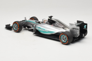 Mercedes W06 #44 L. Hamilton Mercedes AMG Petronas Japanese Grand Prix Winner 2015 Minichamps 1:18 110150344 Metal - imagen 5 de 7