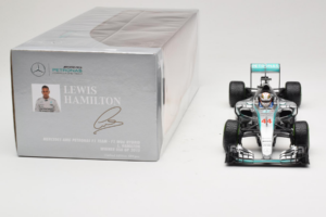 Mercedes W06 #44 L. Hamilton Mercedes AMG Petronas United States Grand Prix Winner World Champion 2015 Minichamps 1:18 110150 - imagen 6 de 7
