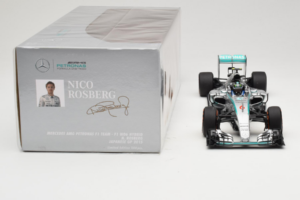 Mercedes W06 #6 N. Rosberg Mercedes AMG Petronas Japanese Grand Prix 2015 Minichamps 1:18 110150206 Metal - imagen 6 de 7