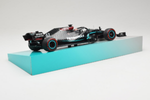 Mercedes W11 #63 G. Russell Mercedes AMG Petronas Sakhir Grand Prix 2020 Minichamps 1:18 113201663 Resina - imagen 3 de 7