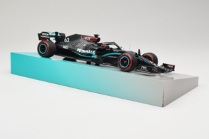 Mercedes W11 #63 G. Russell Mercedes AMG Petronas Sakhir Grand Prix 2020 Minichamps 1:18 113201663 Resina - imagen 4 de 7