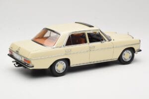 Mercedes W115 Strich 8 Crema Sun Star 1:18 4581 Metal - imagen 3 de 8