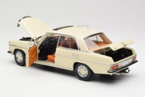 Mercedes W115 Strich 8 Crema Sun Star 1:18 4581 Metal - imagen 5 de 8