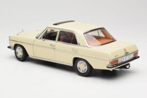 Mercedes W115 Strich 8 Crema Sun Star 1:18 4581 Metal - imagen 7 de 8