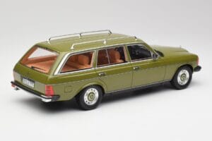 Mercedes W123 200T Cypress Verde BoS Models 1:18 BOS008 Metal - imagen 2 de 6