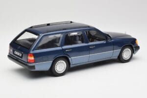 Mercedes 300D W124 T-Modell Nautical Azul Norev 1:18 183962 Metal - imagen 3 de 8