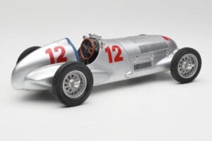 Mercedes W125 #12 R. Caracciola Grand Prix 1937 CMC 1:18 M-052 Metal - imagen 2 de 6