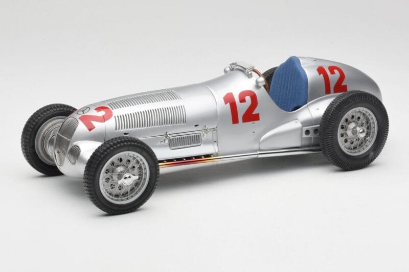 Mercedes W125 #12 R. Caracciola Grand Prix 1937 CMC 1:18 M-052 Metal
