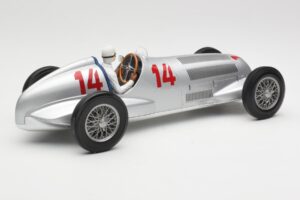 Mercedes W125 #14 Daimler-Benz AG M. von Brauchitsch 2nd Place German GP 1937 Minichamps 1:18 155373114 Metal - imagen 2 de 6