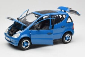 Mercedes A-Class W168 Azure Azul Maisto 1:18 50311 Metal - imagen 2 de 8