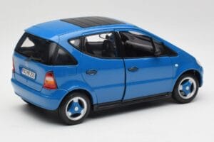Mercedes A-Class W168 Azure Azul Maisto 1:18 50311 Metal - imagen 3 de 8